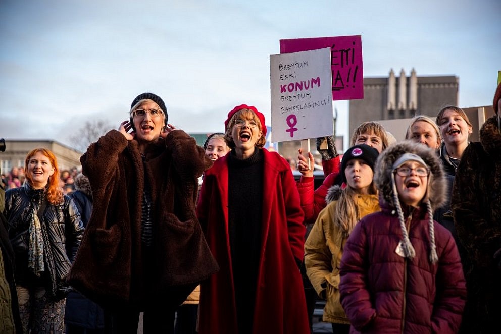 Sameyki sendir konum og kvár baráttukveðjur á Kvennaverkfallsdaginn - mynd